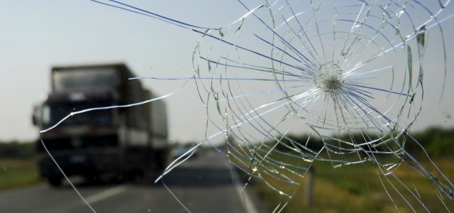7 Ways to Prevent a Windshield Crack from Spreading