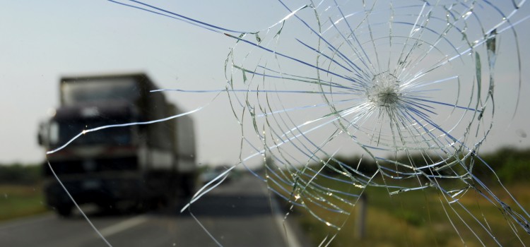 7 Ways to Prevent a Windshield Crack from Spreading