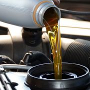 How Long Does An Oil Change Take? What Exactly Is Done And Its Price?